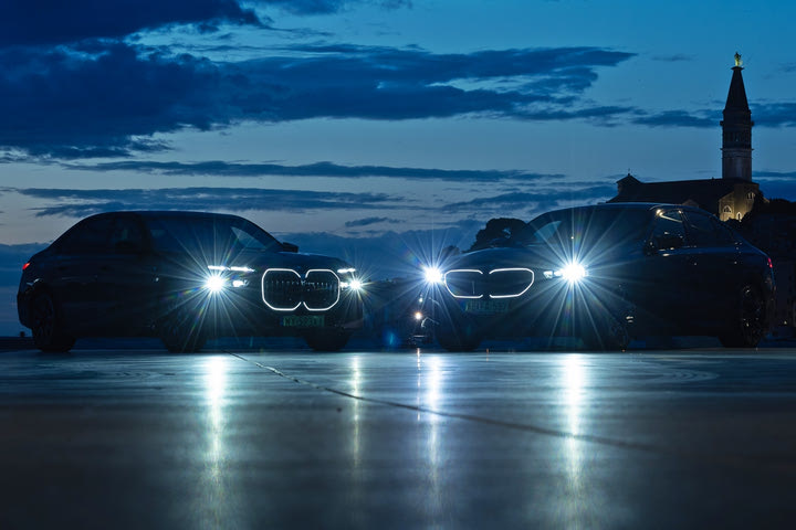 H BMW προχώρησε σε μια “συγκεντρωτική” παρουσίαση για τα νέα σεντάν μοντέλα της