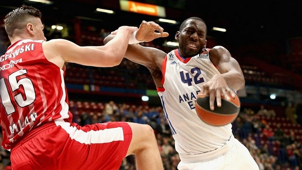 Στην Αρμάνι Μιλάνο το παιχνίδι των ουραγών