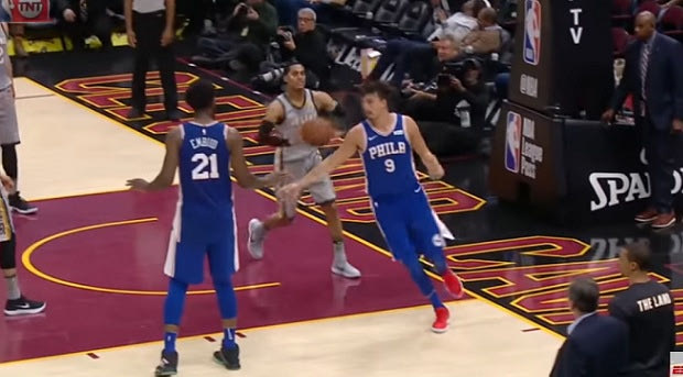Ο Clarkson πέταξε τη μπάλα στον Saric επειδή… σκόραρε