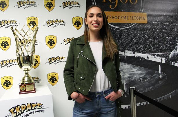 Ενθουσιασμός για το τρόπαιο του Κυπέλλου Ελλάδος στους φίλους της ΑΕΚ