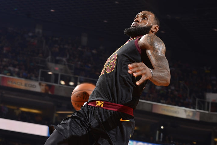 LeBron: “Πού είναι ο Irving; Στο σπίτι της μαμάς σου”!