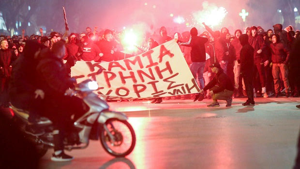 Παροξυσμός στη Θεσσαλονίκη από τους φίλους του ΠΑΟΚ