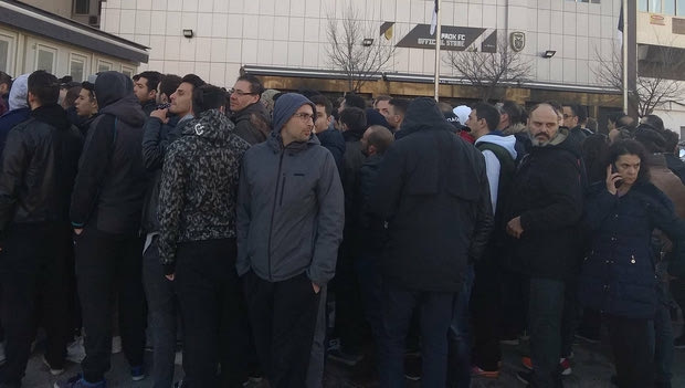 Τα εκδοτήρια της Τούμπας άνοιξαν 40 λεπτά νωρίτερα!