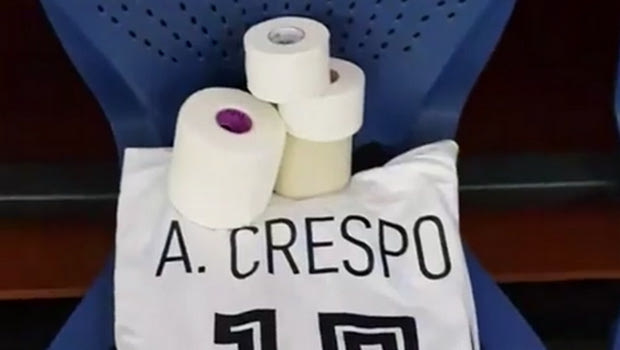 Ο ΠΑΟΚ ανέβασε φωτογραφία με ρολά πάνω στη φανέλα του Κρέσπο