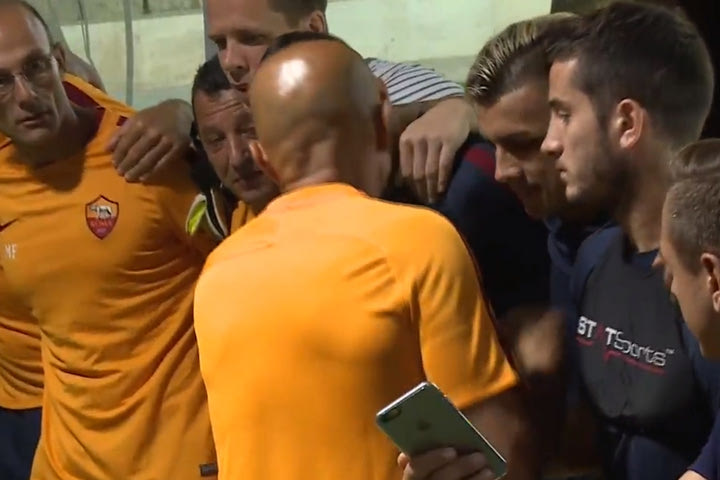 Ο όρκος νίκης της Ρόμα στα αποδυτήρια