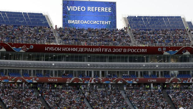 Το IFAB ενέκρινε το VAR για όλες τις ποδοσφαιρικές διοργανώσεις