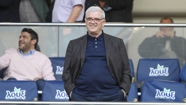 VIDEO: Στις αγκαλιές του κόσμου της AEK ο Μελισσανίδης