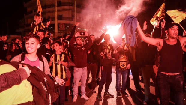 Σείστηκε η Νέα Φιλαδέλφεια από τους πανηγυρισμούς των οπαδών της ΑΕΚ