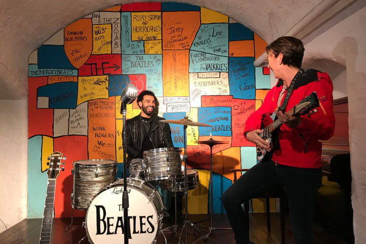 Ο Σαλάχ στο μουσείο των Beatles
