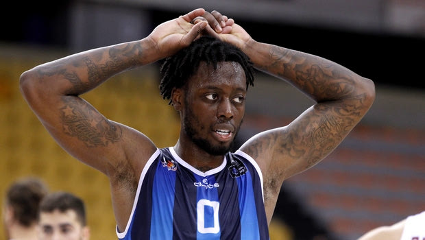 Ο Ντεκόζεϊ κάρφωσε δύο παίκτες του Προμηθέα Πάτρας!