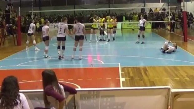 VIDEO: Η λιποθυμία της Εμμανουηλίδου και το χειροκρότημα των φίλων του Άρη