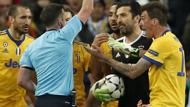 Η UEFA κάλεσε τον Μπουφόν σε απολογία