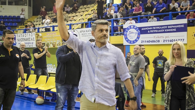 VIDEO: Η επιστροφή του Κορωνιού στο Περιστέρι και η αποθέωση