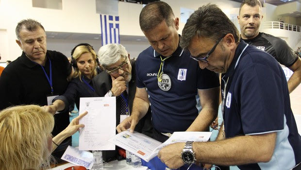 VIDEO: Γι’ αυτό καθυστέρησε να αρχίσει το Ολυμπιακός – ΠΑΟΚ