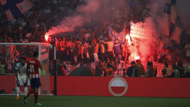VIDEOS: Συγκρούσεις οπαδών της Μαρσέιγ με την αστυνομία μετά τον τελικό του Europa