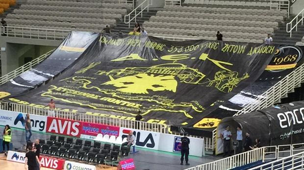 Πανό για την γενοκτονία των Ελλήνων του Πόντου από τους φίλους της ΑΕΚ