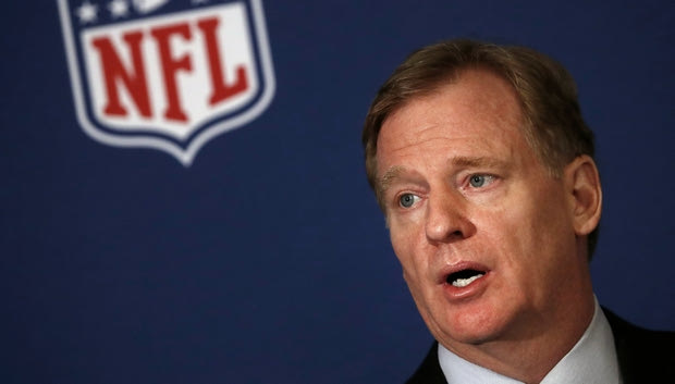 NFL: “Στέκεστε όρθιοι στον εθνικό ύμνο ή μένετε στα αποδυτήρια”