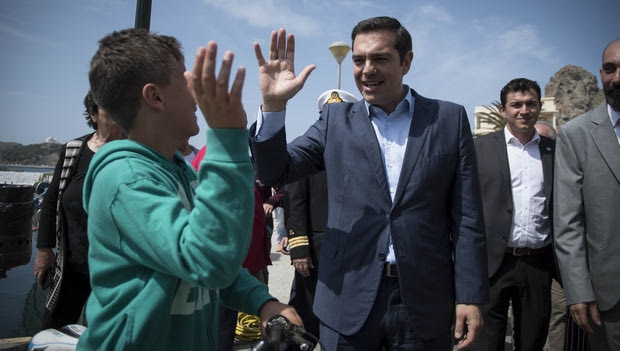 Η ατάκα του Τσίπρα σε πιτσιρικά φίλο της ΑΕΚ