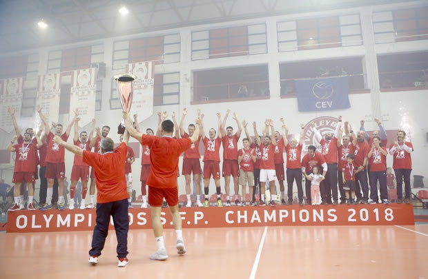 VIDEO: Η απονομή του πρωταθλήματος στον Ολυμπιακό