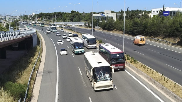 Τα λεωφορεία των οπαδών του ΠΑΟΚ στις Αφίδνες από drone