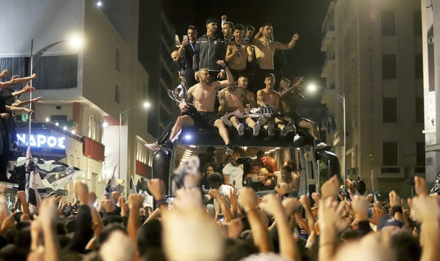 PHOTOS: Μοναδικές στιγμές στην άφιξη του ΠΑΟΚ στη Θεσσαλονίκη