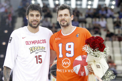 Ο Ολυμπιακός βράβευσε τον Μπάρλο