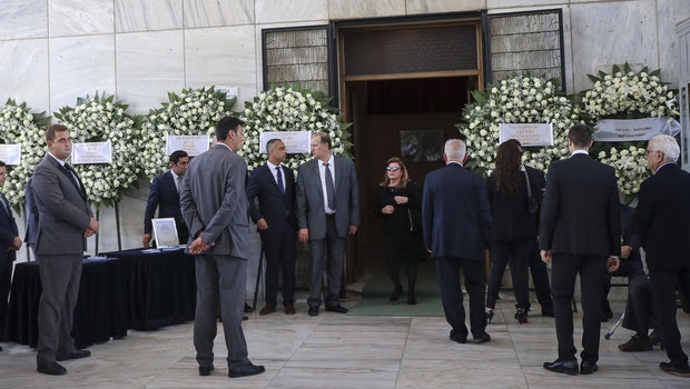 Πλήθος κόσμου στο “τελευταίο αντίο” στον Κώστα Γιαννακόπουλο
