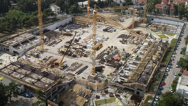 Κερκίδες στις τρεις πλευρές της “Αγιά Σοφιάς”