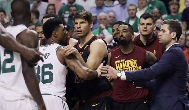 Καβγάς μεταξύ Morris – Nance Jr. στη Βοστώνη