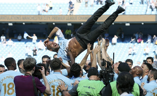 Η απονομή στη Μάντσεστερ Σίτι