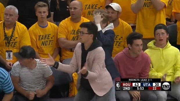 Φίλαθλος της Utah κοροϊδεύει τον James Harden