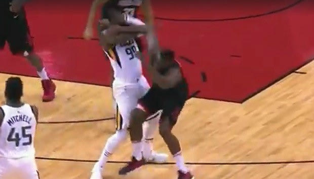Crowder και Harden έκαναν flopping στην ίδια φάση