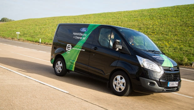 Οι επαγγελματίες θα έχουν και υβριδικό Ford Transit Plug-in