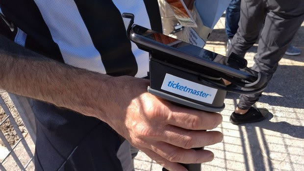 Το μηχάνημα για τον ηλεκτρονικό έλεγχο των εισιτηρίων
