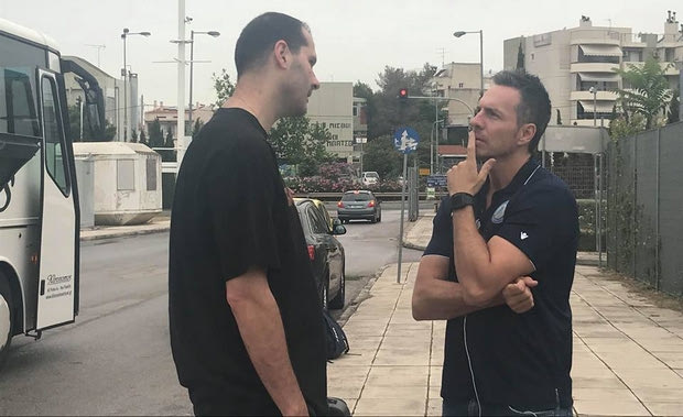 Στην αναχώρηση της Εθνικής βόλεϊ γυναικών ο Κακιούζης