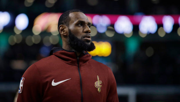 Το τρομερό κάρφωμα του LeBron στο ζέσταμα