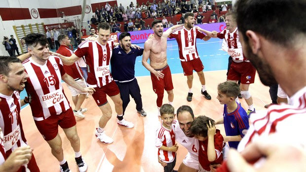 VIDEO: Η φιέστα του Ολυμπιακού στο βόλεϊ και η παρακάμερα