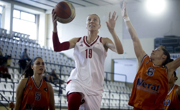 Στους τελικούς δια περιπάτου ο Ολυμπιακός, 2-1 ο Φάρος