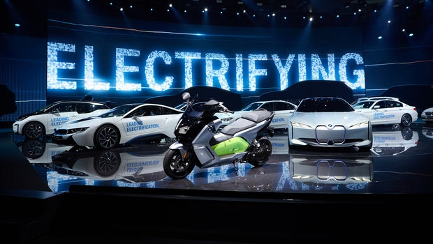 Γέμισαν οι δρόμοι με ηλεκτρικά BMW