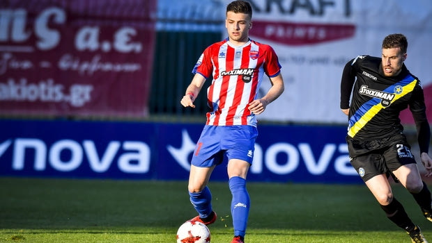 Τρεις ομάδες της Super League για Λάμπρου