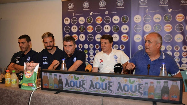 VIDEO: Το reunion του Ότο Ρεχάγκελ με τους Έλληνες διεθνείς