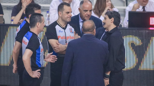 Έξαλλοι στον Ολυμπιακό με τους διαιτητές
