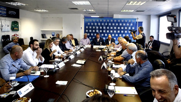 Σούπερ Λίγκα: ένας συνεταιρισμός με πατερίτσες