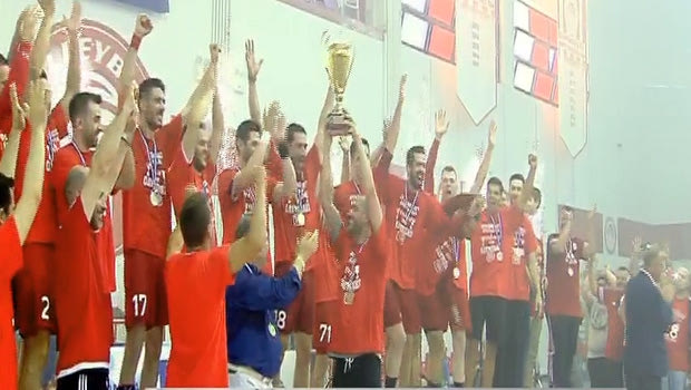 VIDEO: Η απονομή του ιστορικού πρωταθλήματος στον Ολυμπιακό