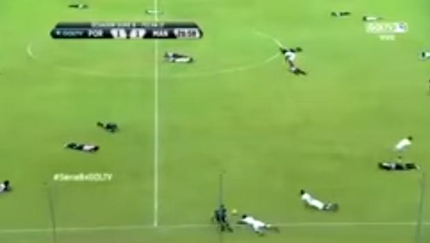 VIDEO: Τους επιτέθηκαν μέλισσες εν ώρα αγώνα!