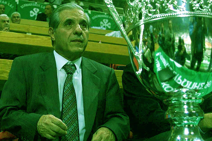 Φίλαθλοι, ομάδες, δημοσιογράφοι αποχαιρετούν τον Παύλο Γιαννακόπουλο