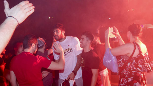 Αποθέωση στο ΣΕΦ για τον Ολυμπιακό