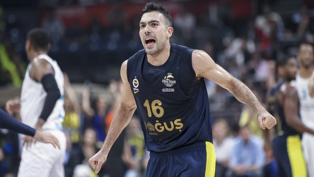 Θρίαμβος της Φενέρμπαχτσε στην πρεμιέρα των τελικών
