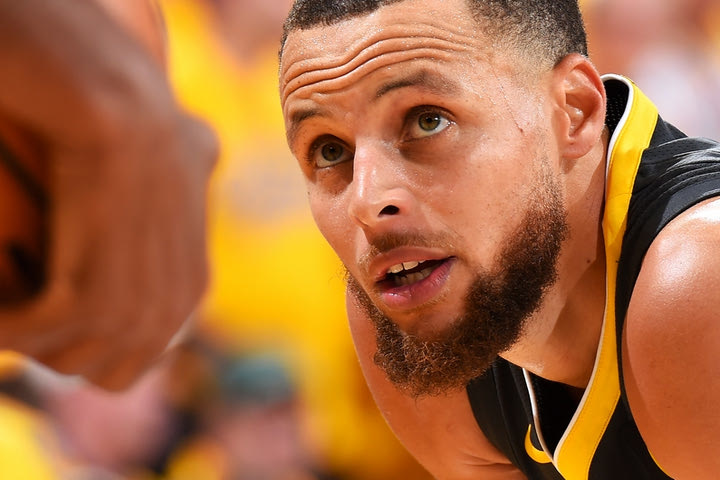 Curry: “Ρατσιστικό το σχόλιο του Trump για τον LeBron”