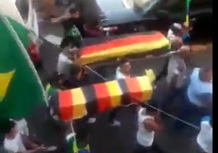 Βραζιλιάνοι έκαναν… κηδεία στη Γερμανία